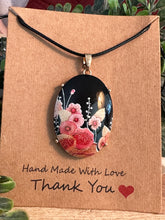 Load image into Gallery viewer, Floral Pendent
