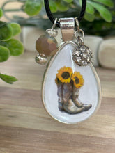 Load image into Gallery viewer, Cowboy Boot Daisies
