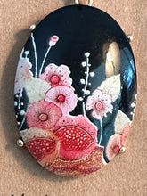 Load image into Gallery viewer, Floral Pendent
