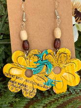 Load image into Gallery viewer, Mango Cart Beaded Floral
