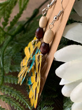 Load image into Gallery viewer, Mango Cart Beaded Floral
